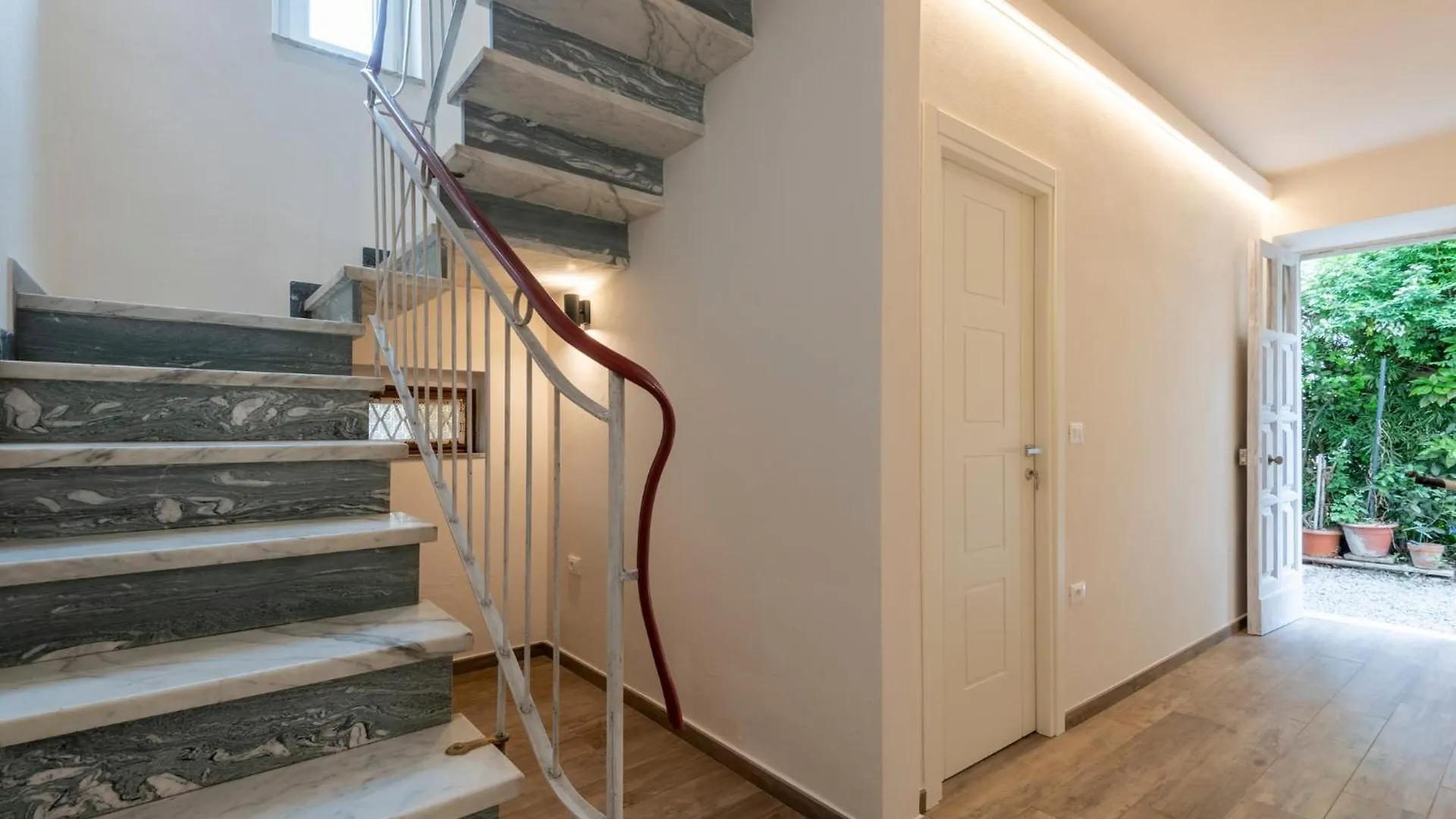 Guest house Iarsera Rooms And Apartment Lucca Italy
